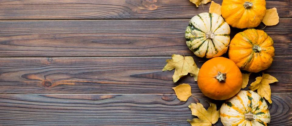 Autumn composition. Pattern made of dried leaves and other design accessories 写真素材