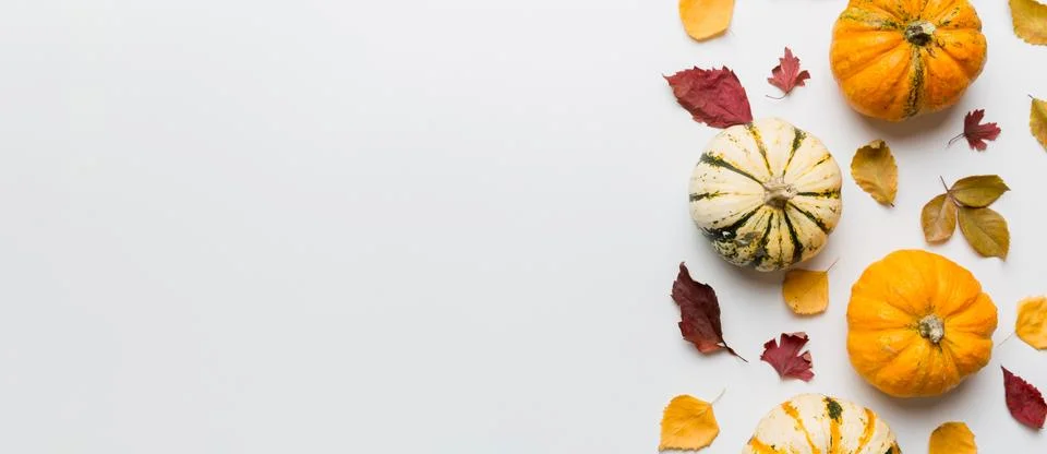 Autumn composition. Pattern made of dried leaves and other design accessories 写真素材