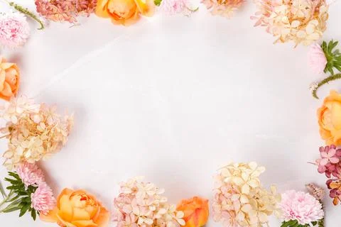 Autumn creative composition roses, hydrangea flowers on gray background. Fall Foto stock