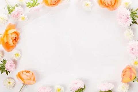 Autumn creative composition roses, hydrangea flowers on gray background. Foto stock