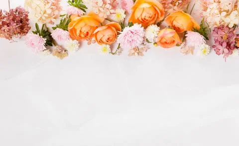Autumn creative composition roses, hydrangea flowers on gray background. Fall Foto stock