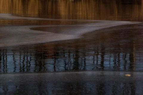 Autumn landscape, on the river a thin pattern of ice, blue sky, sunny day Foto stock