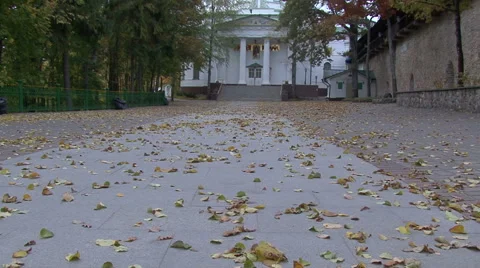 Autumn leaf fall in an Orthodox monastery Video stock 44129360