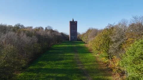 Autumn over Alfred's Tower from a drone, Stourhead, Somerset, England Vídeos de archivo 292364744