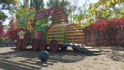 Autumn playground Vídeos de archivo 81538826