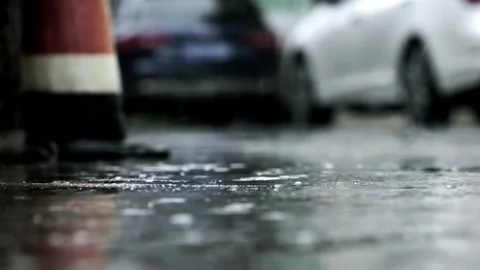 Autumn rain - rain drips down the pavement 스톡 동영상 258225493