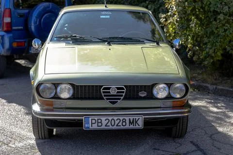 Autumn retro bazaar in Sofia on old or retro cars Foto stock