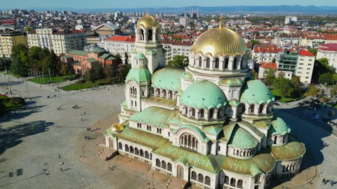 Autumn in Sofia, Bulgaria: Exploring Alexander Nevski Cathedral from Above 스톡 동영상 289928945