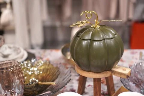 Autumn table setting for a festive dinner with porcelain dishes and green p.. Fotos de archivo