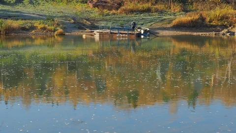 Autumn time river Video stock 96405862