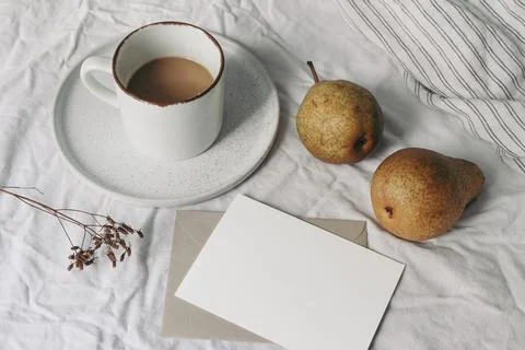 Autumn, winter breakfast in bed composition. Cup of coffee, blank greeting card Stock-Fotos