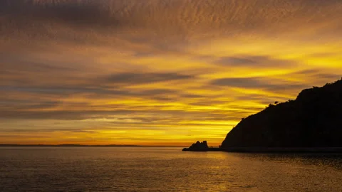 Avalon Sunrise Over Ocean 스톡 동영상 274868937