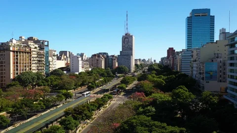 Avenida 9 de Julio in Buenos Aires during quarantine Video stock 129063157