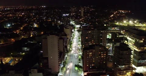 Avenue aerial scene playing with the camera focus Vídeo Stock 68291142