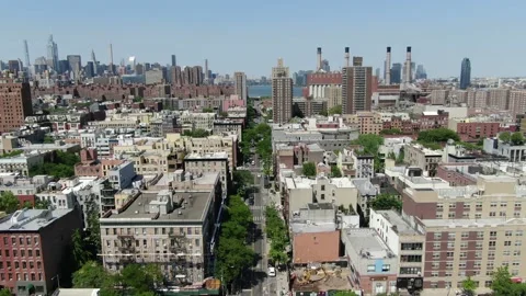 Avenue running north toward Midtown from the East Village Vídeos de archivo 154429145