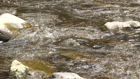 The average flow of the water gives the impression of an eternal dance Vídeos de archivo 304175281