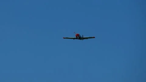 Aviafest. Oldschool propeller-driven piston plane flies performs aerobatic 스톡 동영상 169856332