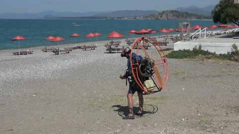 Aviator is testing the engine of his powered flying apparatus Video stock 142988551