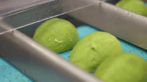 Avo HPP Processing Line Moving Peeled Avocado Halves on Blue Belt 스톡 동영상 346738810
