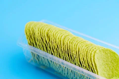 Avocado chips stacked in a box Foto stock