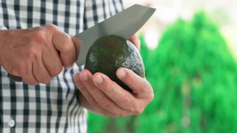 Avocado chopping 50fps Video stock 156024206