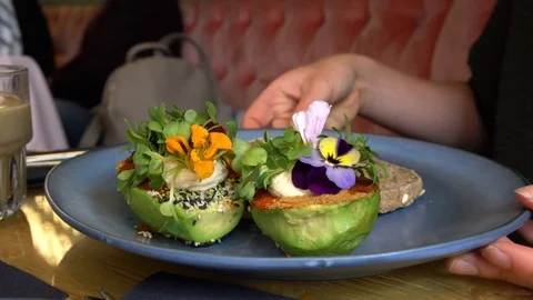 Avocado restaurant 库存影片 93642606