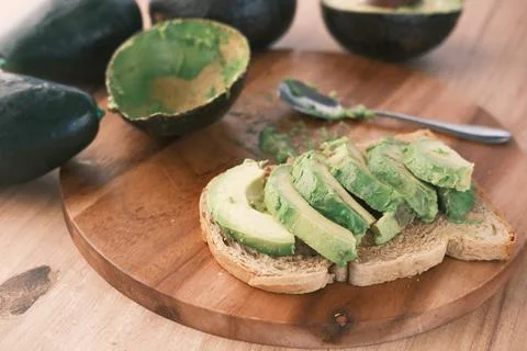 Avocado on slice of a brown bread on table Foto stock