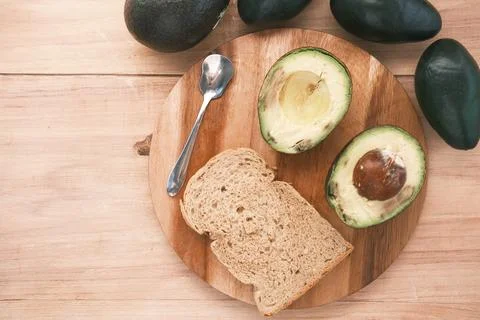 Avocado on slice of a brown bread on table Foto stock