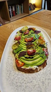 Avocado Toast with Cherry Tomatoes Fotos de archivo
