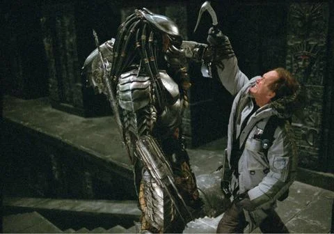  AVP: Alien vs. Predator (2004) - filmstill Lance Henriksen in AVP: Alien ... Stock Photos
