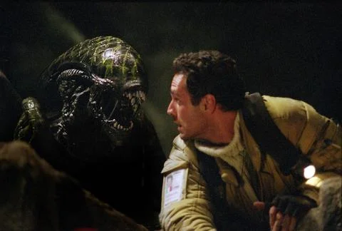  AVP: Alien vs. Predator (2004) - filmstill Raoul Bova in AVP: Alien vs. P... Stock Photos