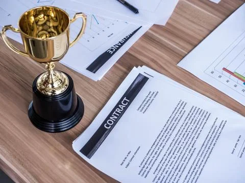 Award trophy on working table with document and contract Foto stock