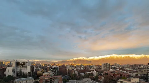 Awe time lapse with the clouds moving across Santiago de Chile city skyline. Vídeos de archivo 139393004