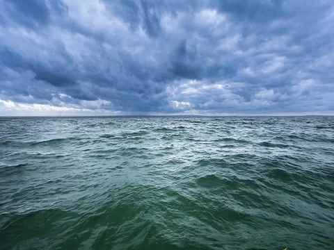 Awesome cloudy sky under the nordic moving lake. Cinemagram Stockbeeldmateriaal 78024069