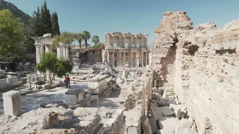 Awesome view of the Library of Celsus in Ephesus (Efes) Stock Footage 195279924