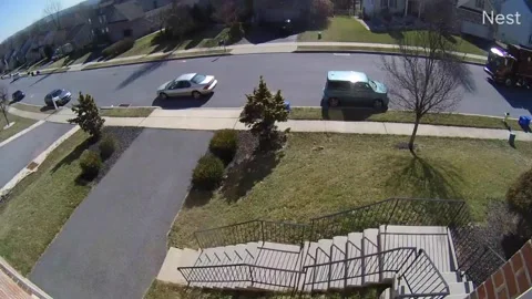 Awkward Uber Eats Delivery Caught on Doorbell Camera, Exeter, Pennsylvania, USA  스톡 동영상 205170888
