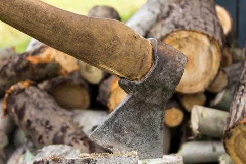An ax stuck in a stump Foto stock