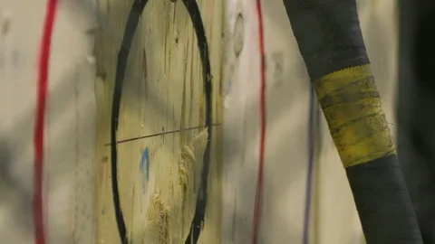 Axe Throwing at Wood Target Vidéo 93533430