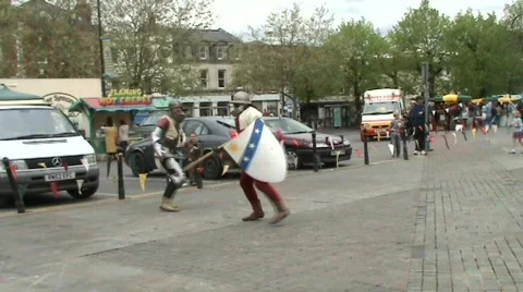 Axe vs sword re-enactment Video stock 373495