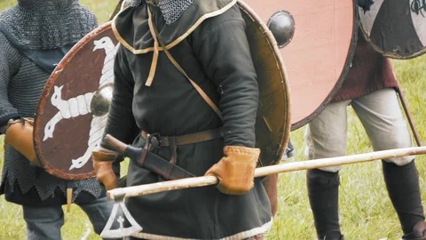 Axe warrior getting ready for battle. Medieval soldiers in full armor Video stock 112866750