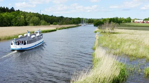 Axel in canal Stock Footage 109500857