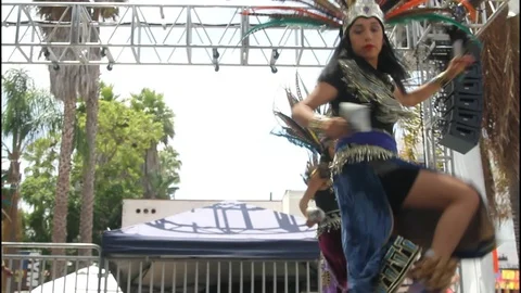 Aztec Indian dancers 스톡 동영상 105303173