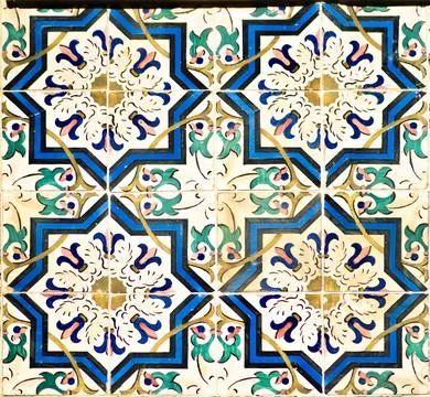 Azulejo tile pattern shows geometric shapes in blue, yellow, green and white Foto stock