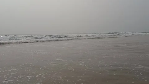 Azure Blue Ocean Surface with Gentle Swells and Soft Foam Vidéo 331114401