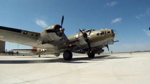B-17 Engine Start Vidéo 25244330