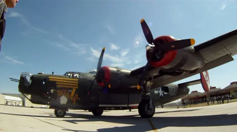 B-24 Bomber Engine Start Vidéo 25242294