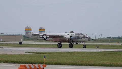 B-25 Mitchell performs at the 2019 Fort Wayne Airshow. Stock Footage 111590054