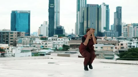 B-boy dance performance by professional street dancer at rooftop. hiphop. 库存影片 274123006