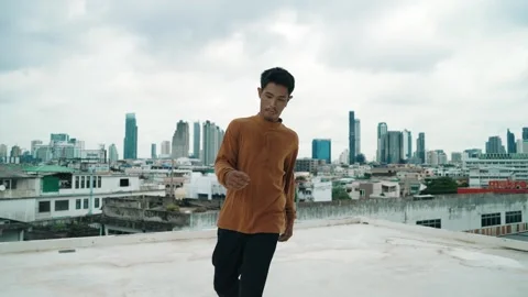 B-boy dance performance by professional street dancer at rooftop. hiphop. 库存影片 274186601