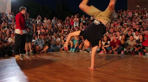 B-boying or breaking, also called breakdancing Vídeo Stock 65245114